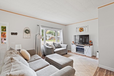 215 S Oneida St, Tecumseh, MI 49286 - photo 4