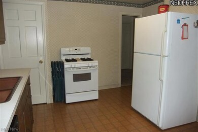 1749 Harding Dr, Wickliffe, OH 44092 - photo 5