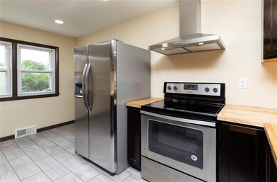 2635 Maple St, Des Moines, IA 50317 - photo 5