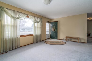 1806 Drees Dr, Grand Forks, ND 58201 - photo 2