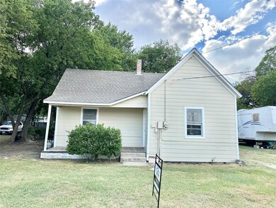 1009 Moran St, Gainesville, TX 76240 - photo 2