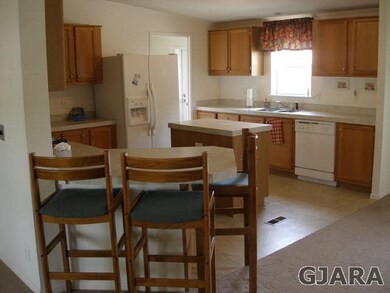 Breakfast counter   All appliances