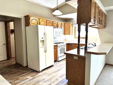 606 White Pine Blvd Kitchen