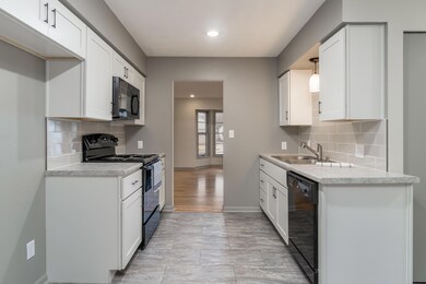 1520 W Crestview St-16