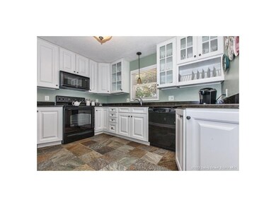 3417 Deerwood Dr, New Albany, IN 47150 - photo 4