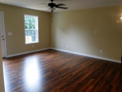 1818 Lakin Ln, Columbia, TN 38401 - photo 5