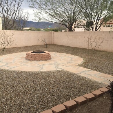 Fire pit w/flagstone