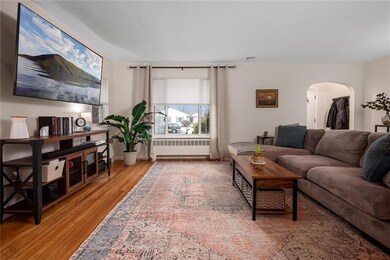 Living Room Bright & Spacious Features Hardwood Fl