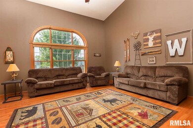 1645 W 67th St, Davenport, IA 52806 - photo 3