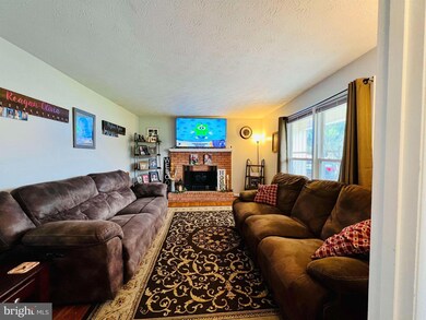 9873 S Congress St, New Market, VA 22844 - photo 2