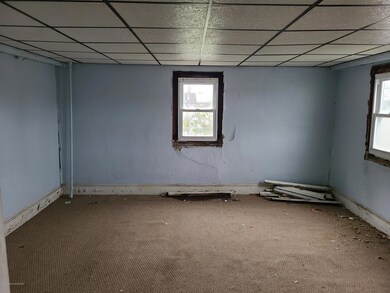 871 Hill St, Archbald, PA 18403 - photo 2