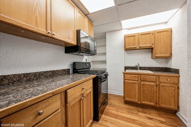 510 W Surf St unit B, Chicago, IL 60657 - photo 7