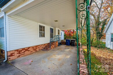 538 Salisbury Rd, Statesville, NC 28677 - photo 4