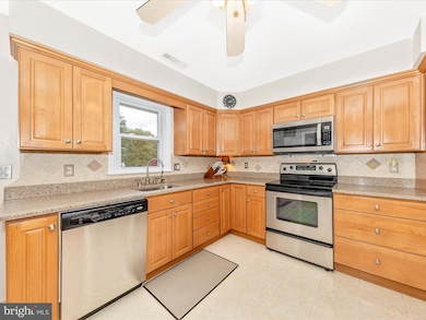 26714 Howard Chapel Dr, Damascus, MD 20872 - photo 4