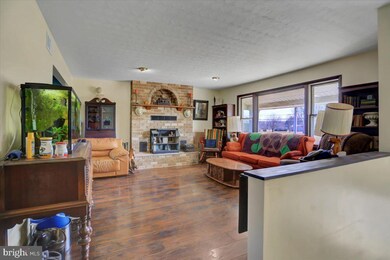 911 Warm Spring Rd, Chambersburg, PA 17202 - photo 7