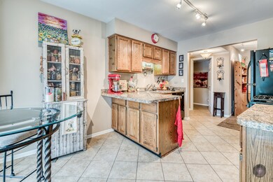 1935 Wisteria Ct unit 6, Naperville, IL 60565 - photo 4