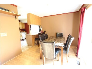 232 Broadmore Rd SW, Cedar Rapids, IA 52404 - photo 5