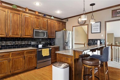 1133 SW Georgetown Dr, Lees Summit, MO 64082 - photo 3