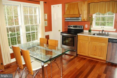 2545 Windbreak Dr, Alexandria, VA 22306 - photo 2