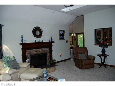 Den/Family/Great Room - 10' CEILINGS, SKYLIGHTS & 