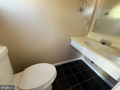 4185 Pleasant Meadow Ct unit 101B, Chantilly, VA 20151 - photo 5