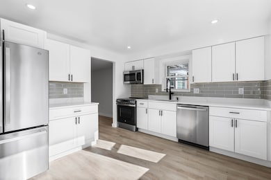 50 Claire Dr unit C-2-50, Stoughton, MA 02072 - photo 3