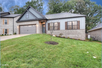 746 Hunts Terrace Dr, Kingsport, TN 37663 - photo 2