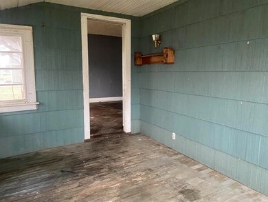 302 W Race St, Portland, IN 47371 - photo 2