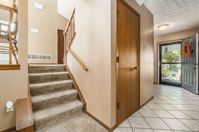 008__S - 6841 Barker Dr - 026