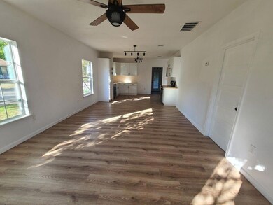 1501 E Scott St, Gainesville, TX 76240 - photo 4