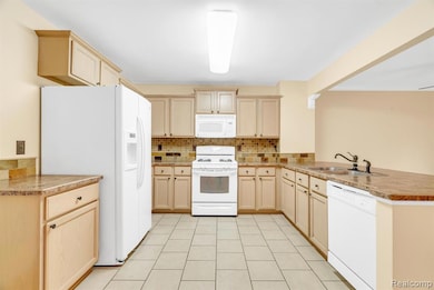 1276 Jay St unit 6, Waterford, MI 48327 - photo 5