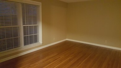 Large Living Room with double windows is a perfect