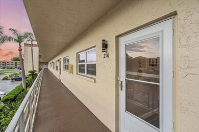 5725 80th St N unit 210, Saint Petersburg, FL 33709 - photo 2