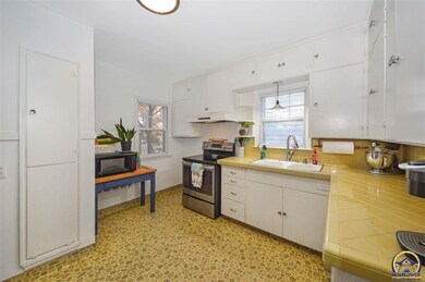 1724 SW Webster Ave, Topeka, KS 66604 - photo 5