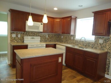 219 Oak St, Pen Argyl, PA 18072 - photo 4