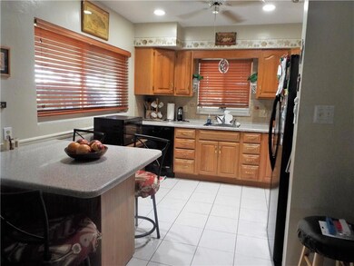 Large Kitchen with eat in breakfast bar. New Appli