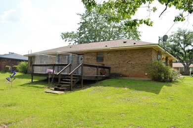 606 Maxine Ave, McComb, MS 39648 - photo 4