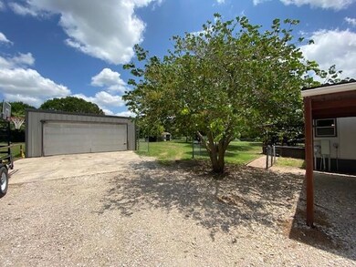 310 Kelly Brook Cir, Weatherford, TX 76087 - photo 4