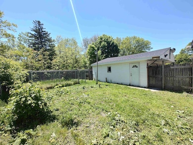 1346 Carlisle St, Saginaw, MI 48601 - photo 4