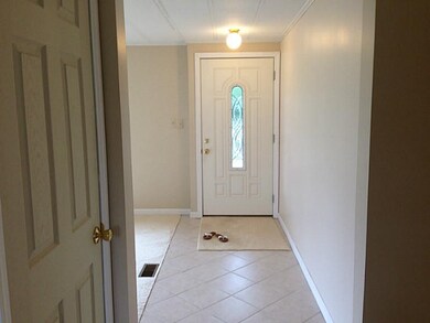 Entry/Foyer.
