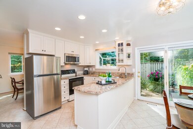 1438 Greenmont Ct, Reston, VA 20190 - photo 5