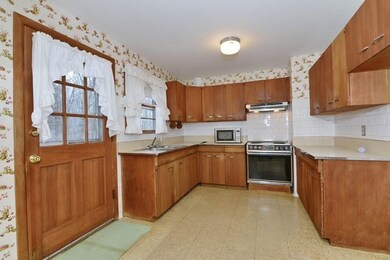 585 Maple St, Franklin, MA 02038 - photo 3