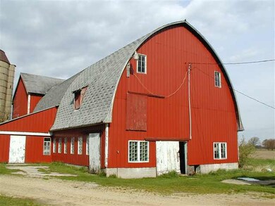 17202 W Holt Rd, Brooklyn, WI 53521 - photo 2