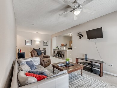 Living area combo with dining