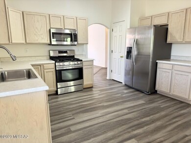 8240 N PASEO STAINLESS APPLIANCES