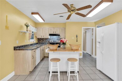 421 Lacour Dr, La Place, LA 70068 - photo 2