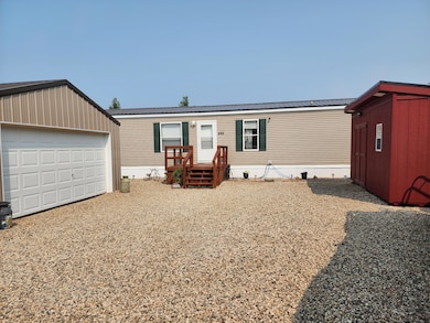 Sheds and House (002)
