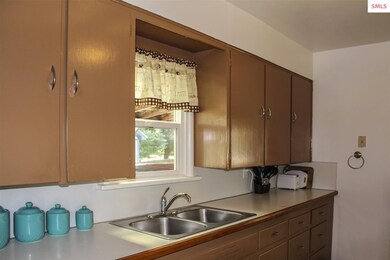 Hardwood flooring tile, wood cabinets and applianc