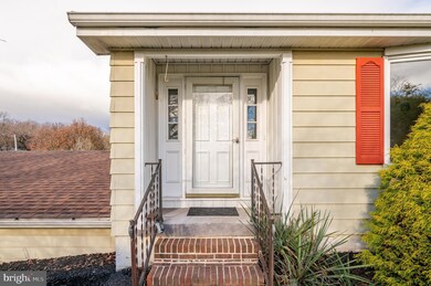 1217 Henshaw Rd, Bunker Hill, WV 25413 - photo 4