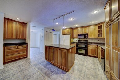 Custom Kitchen Cabinets